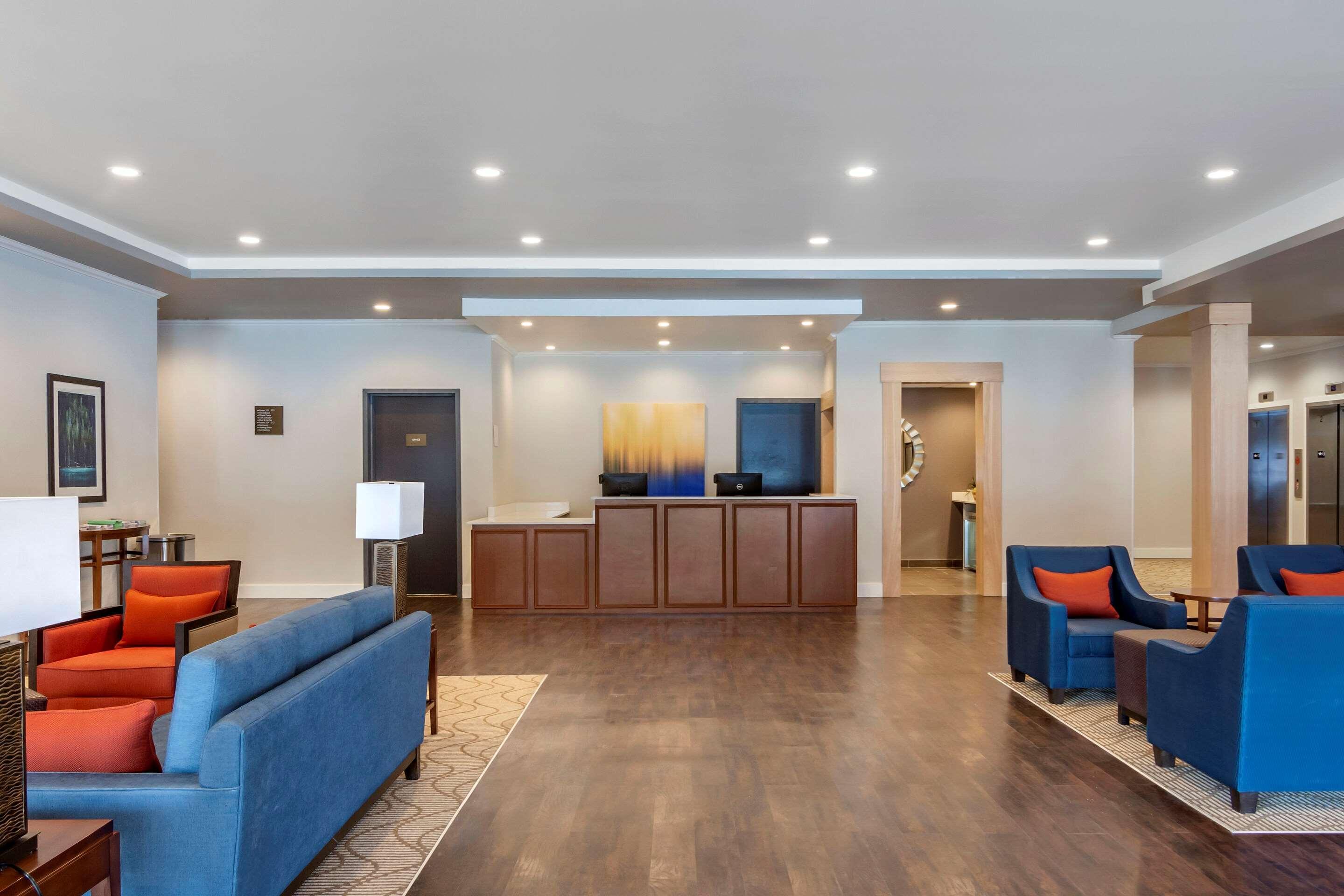 Comfort Inn & Suites Valemount Exterior photo